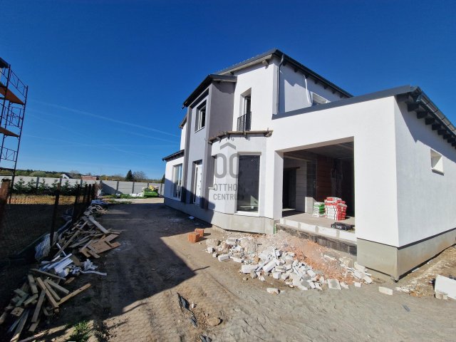 Eladó ikerház, Budapesten, XVIII. kerületben 139.9 M Ft, 5 szobás