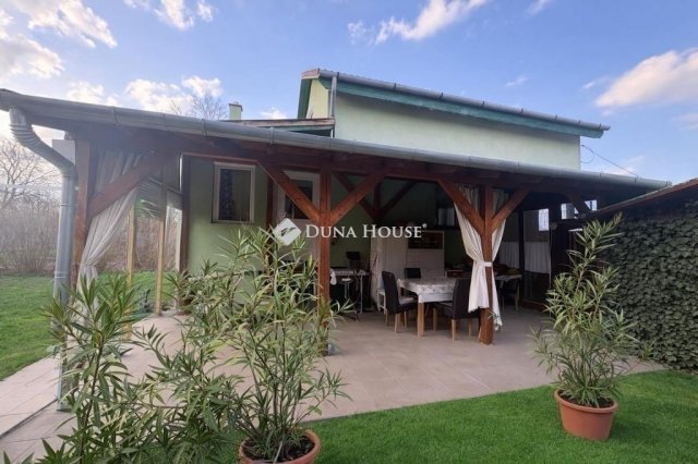 Eladó családi ház, Úrin 75.9 M Ft, 3 szobás