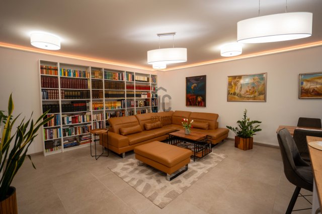 Eladó téglalakás, Miskolcon 130 M Ft, 3 szobás