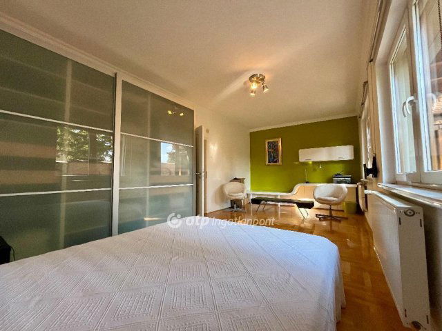 Eladó családi ház, Nyíregyházán 250 M Ft, 8+1 szobás