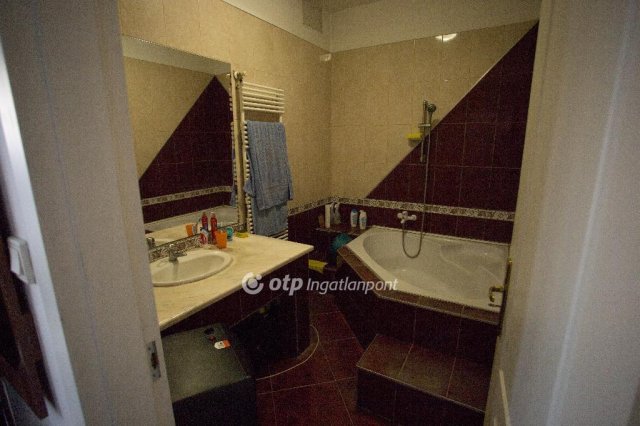 Eladó családi ház, Szűcsin 25 M Ft, 3+2 szobás