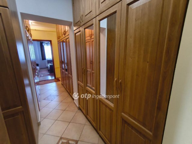Eladó családi ház, Kápolnásnyéken 159.9 M Ft, 4 szobás