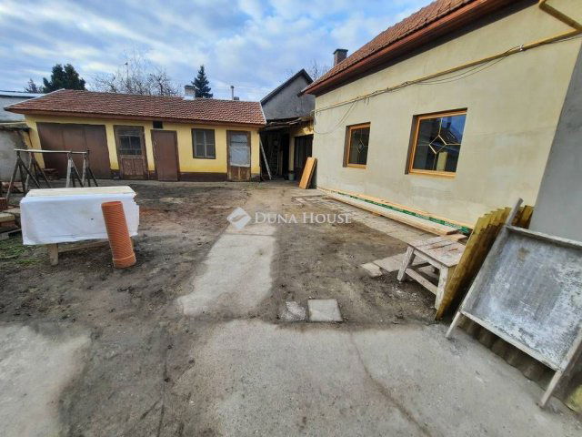 Eladó családi ház, Kiskunfélegyházán 42 M Ft, 4 szobás