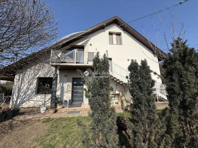 Eladó családi ház, Szombathelyen 139 M Ft, 7 szobás