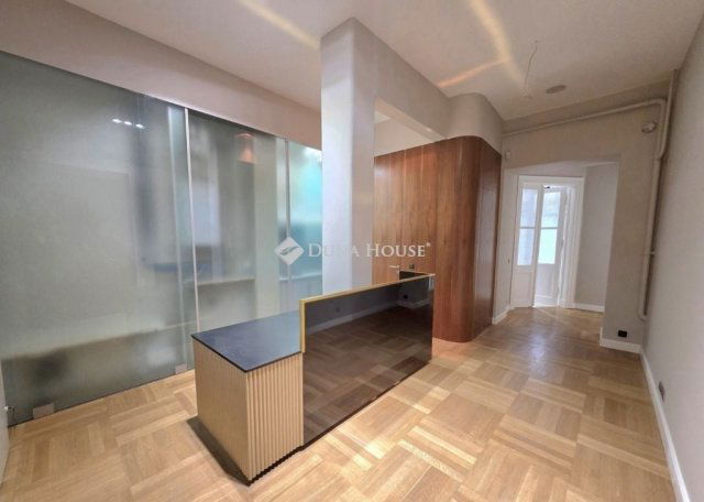 Eladó téglalakás, Budapesten, VI. kerületben 450 M Ft, 2 szobás