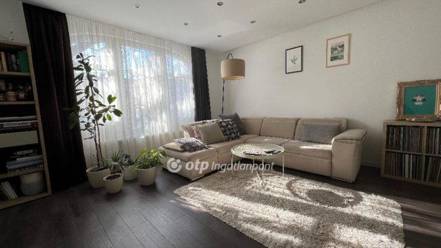 Eladó téglalakás, Egerben 63.9 M Ft, 2 szobás