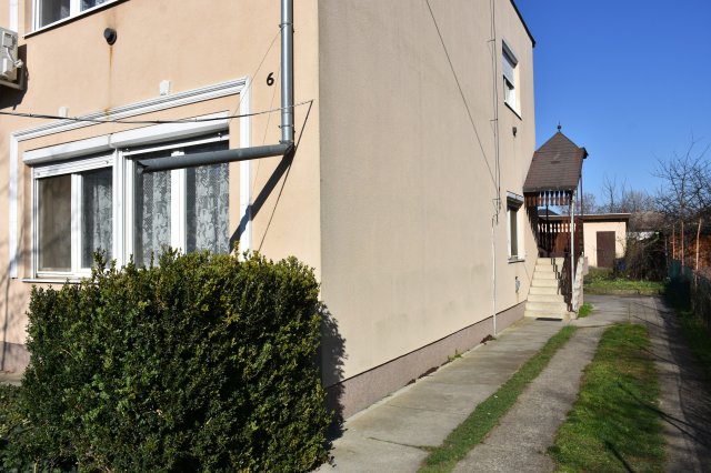 Eladó téglalakás, Törökszentmiklóson 33 M Ft, 3 szobás