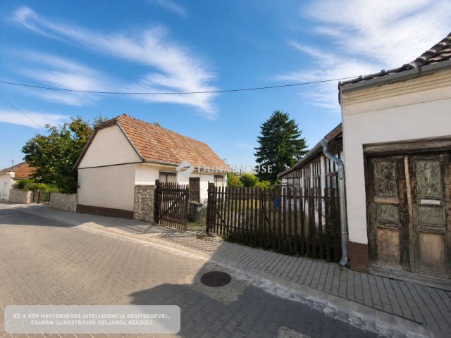 Eladó családi ház, Süttőn 32.9 M Ft, 6 szobás