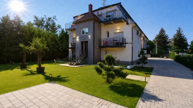 Eladó családi ház, Balatonfüreden 649 M Ft, 14 szobás