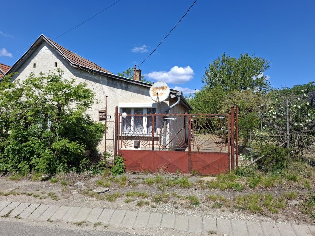 Eladó családi ház, Veresegyházon 65 M Ft, 3 szobás