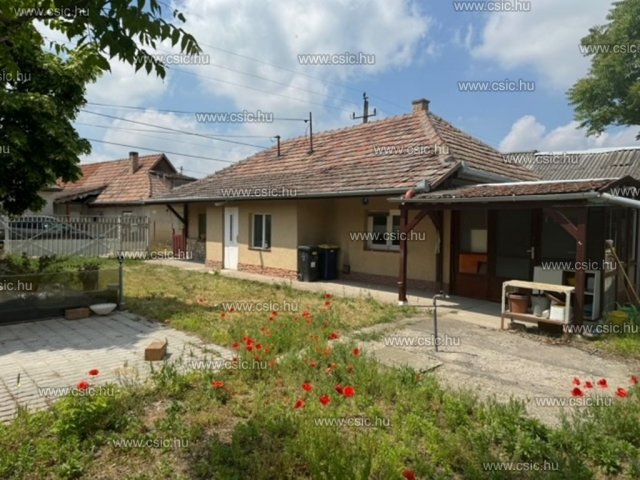 Eladó családi ház, Pilisen 18 M Ft, 3 szobás