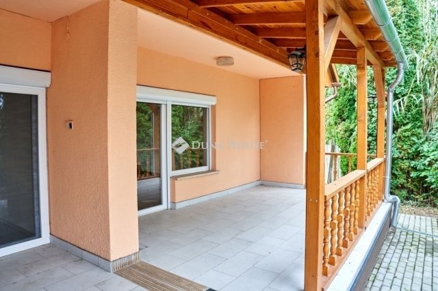 Eladó családi ház, Pécsett 119 M Ft, 4 szobás