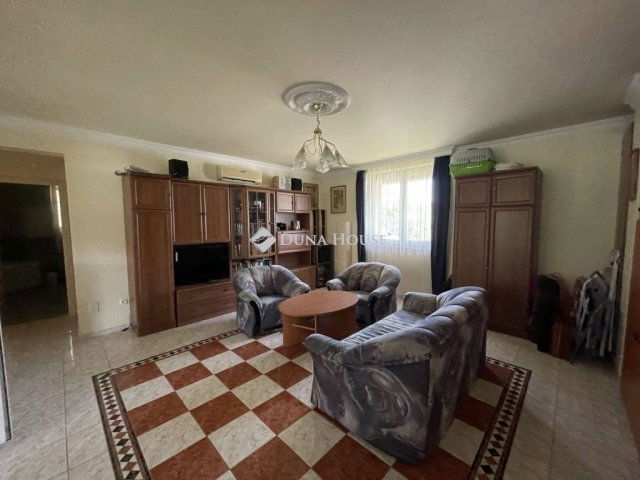 Eladó családi ház, Budapesten, XV. kerületben 250 M Ft, 7 szobás