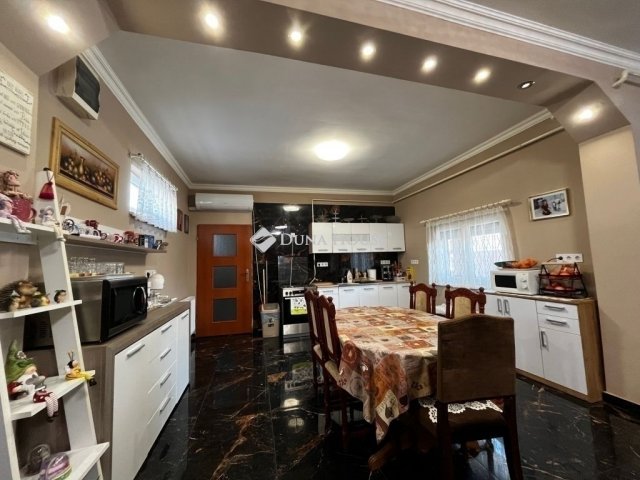 Eladó családi ház, Tápiószecsőn 89.9 M Ft, 6 szobás