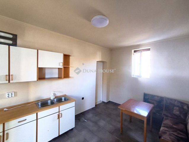 Eladó családi ház, Dombóváron, Kossuth Lajos utcában 15.9 M Ft