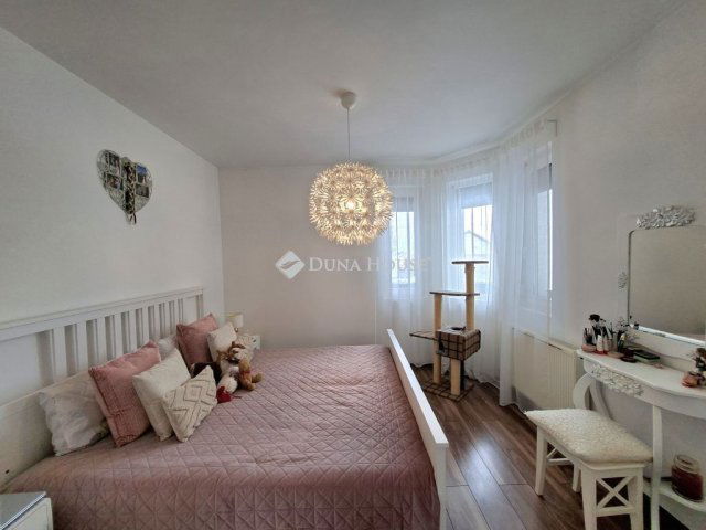 Eladó családi ház, Enyingen 104.9 M Ft, 5 szobás