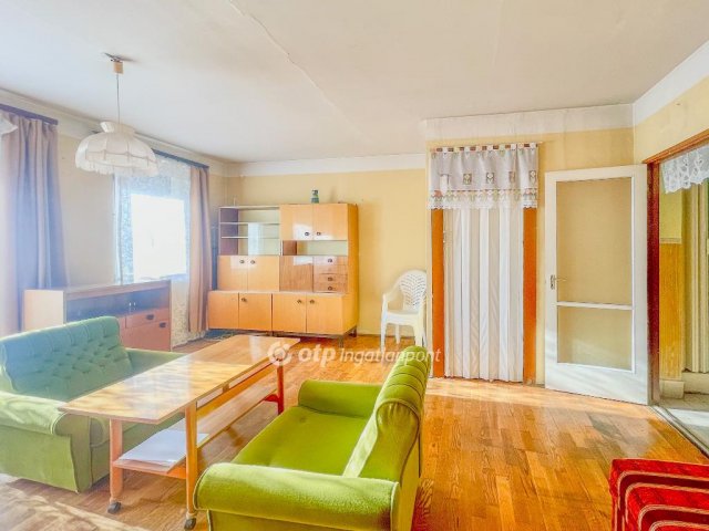 Eladó panellakás, Nagyigmándon 21.9 M Ft, 2+1 szobás