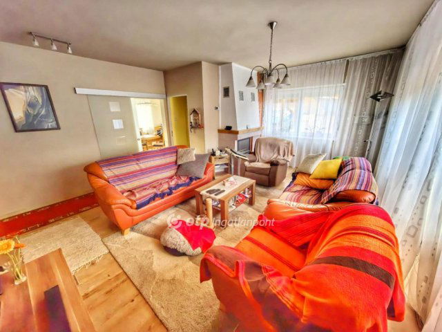 Eladó családi ház, Nagyvenyimen 145 M Ft, 4 szobás