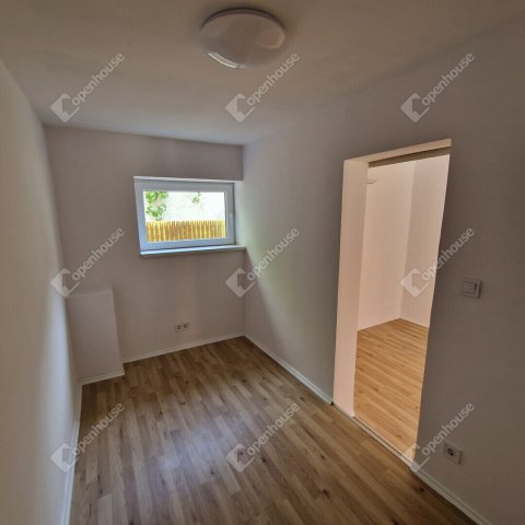 Eladó téglalakás, Siófokon 48 M Ft, 2 szobás