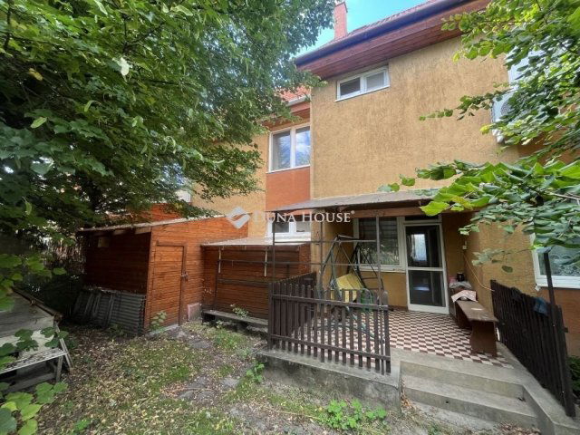 Eladó családi ház, Cegléden 62.9 M Ft, 5 szobás