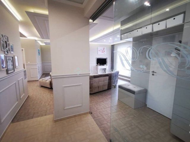 Eladó téglalakás, Veszprémben 170 M Ft, 4 szobás