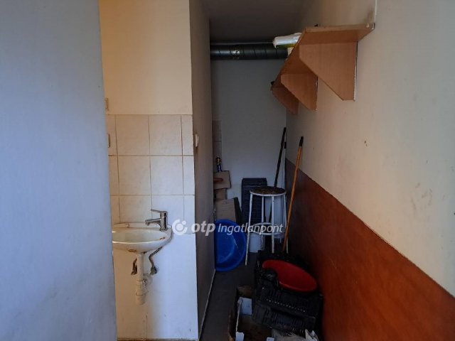 Eladó üzlethelyiség, Nyíregyházán 39 M Ft