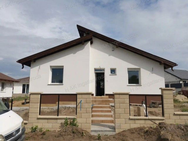 Eladó családi ház, Vácrátóton 89.9 M Ft, 4 szobás