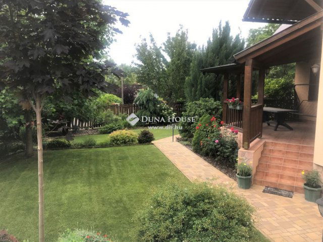 Eladó családi ház, Kistarcsán 329 M Ft, 5 szobás