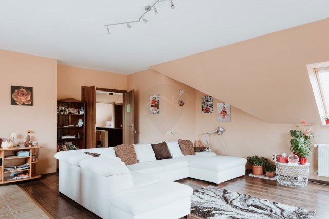 Eladó téglalakás, Herceghalomon 123.9 M Ft, 4 szobás