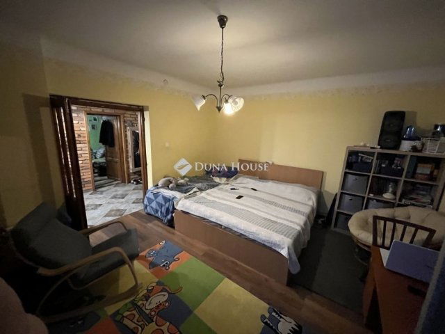 Eladó családi ház, Perkátán 68 M Ft, 5+1 szobás