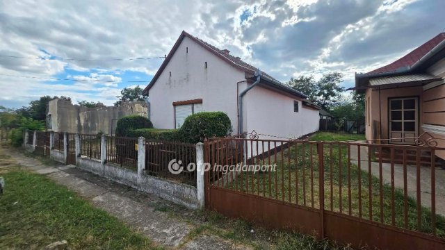 Eladó családi ház, Tetétlenen 11.8 M Ft, 2 szobás