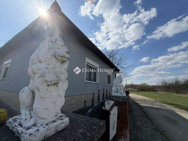 Eladó családi ház, Csesztregen 53 M Ft, 4 szobás