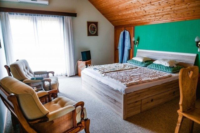 Eladó családi ház, Pécsett 170 M Ft, 1 szobás