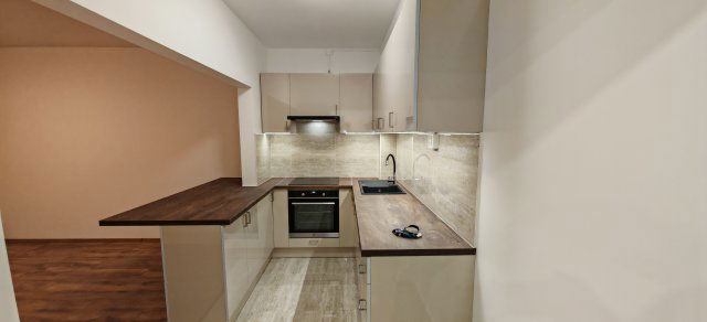 Eladó panellakás, Szegeden, Lomnici utcában 69.9 M Ft, 4+1 szobás