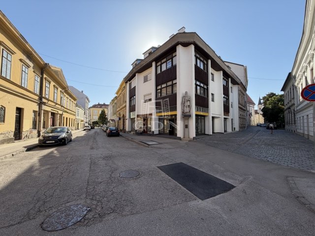 Eladó téglalakás, Székesfehérvárott 79.5 M Ft, 2 szobás