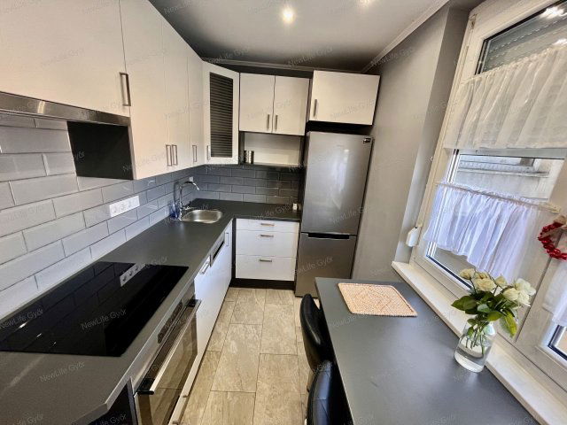 Kiadó panellakás, albérlet, Győrött 230 E Ft / hó