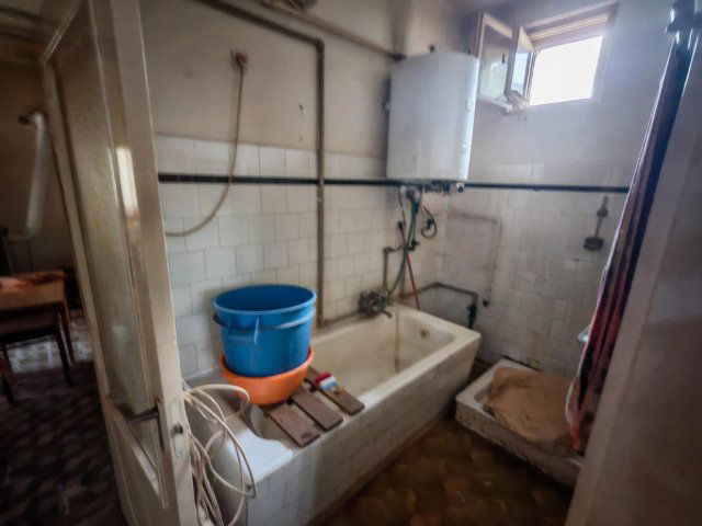Eladó családi ház, Szákszenden 25 M Ft, 5 szobás