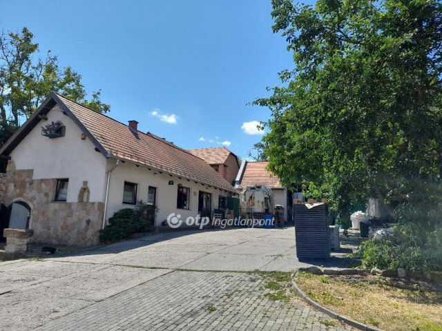 Eladó ipari ingatlan, Solymáron 330 M Ft / költözzbe.hu
