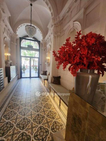 Eladó téglalakás, Budapesten, VI. kerületben 350 M Ft, 3 szobás