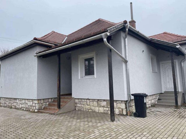 Eladó családi ház, Esztergomban 119 M Ft, 4 szobás