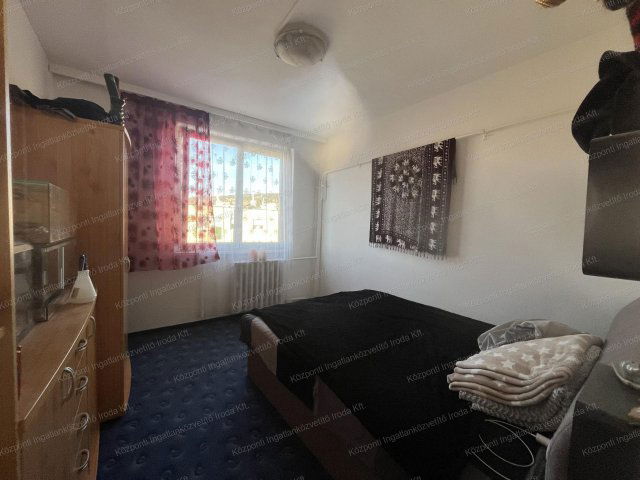 Eladó panellakás, Tatabányán 52.5 M Ft, 4 szobás