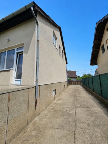 Eladó családi ház, Taksonyon 79.99 M Ft, 5 szobás