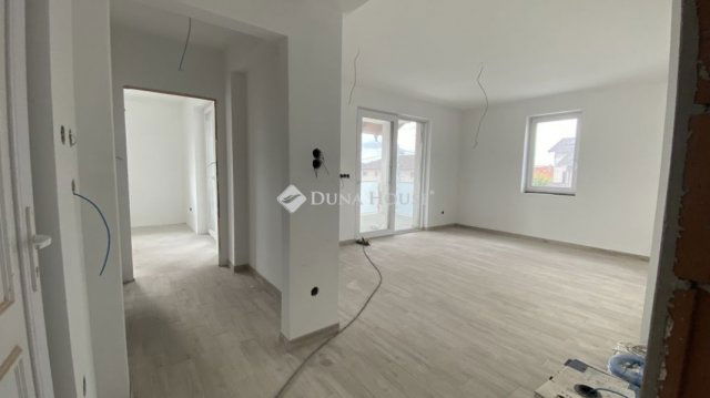 Eladó téglalakás, Dunaharasztin 70.905 M Ft, 2 szobás