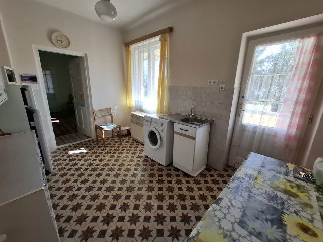 Kiadó téglalakás, albérlet, Mendén, Fő utcában 160 E Ft / hó
