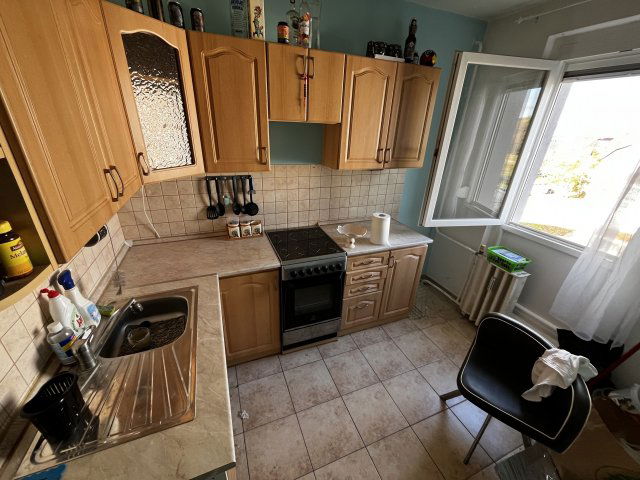 Eladó panellakás, Pécsett 48 M Ft, 2+1 szobás