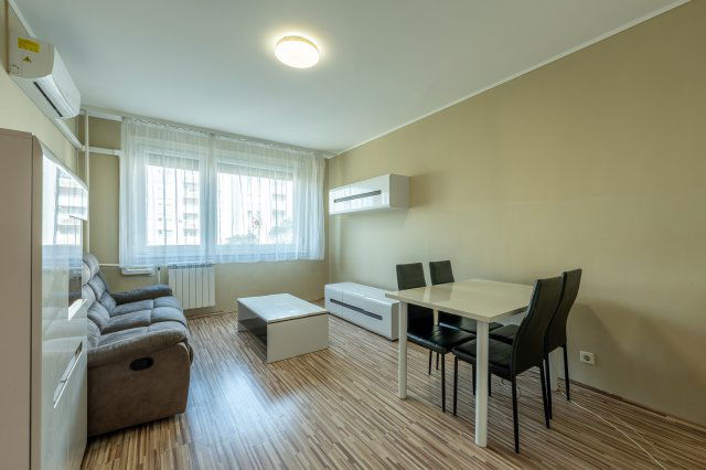 Eladó panellakás, Budapesten, XXI. kerületben, Szent István úton