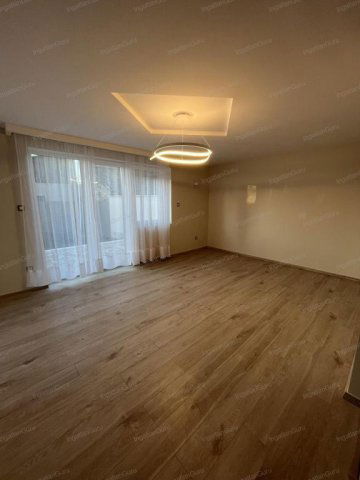 Kiadó ikerház, albérlet, Kecskeméten 650 E Ft / hó, 5 szobás