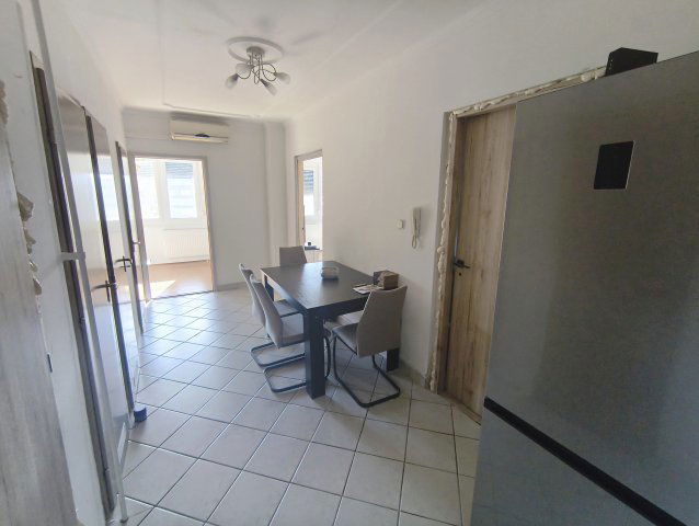 Eladó panellakás, Dombóváron, Zrínyi utcában 32 M Ft