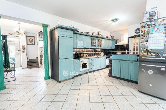 Eladó családi ház, Budapesten, XV. kerületben 160 M Ft