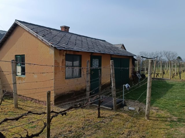 Eladó családi ház, Nyirádon 31.9 M Ft, 2 szobás